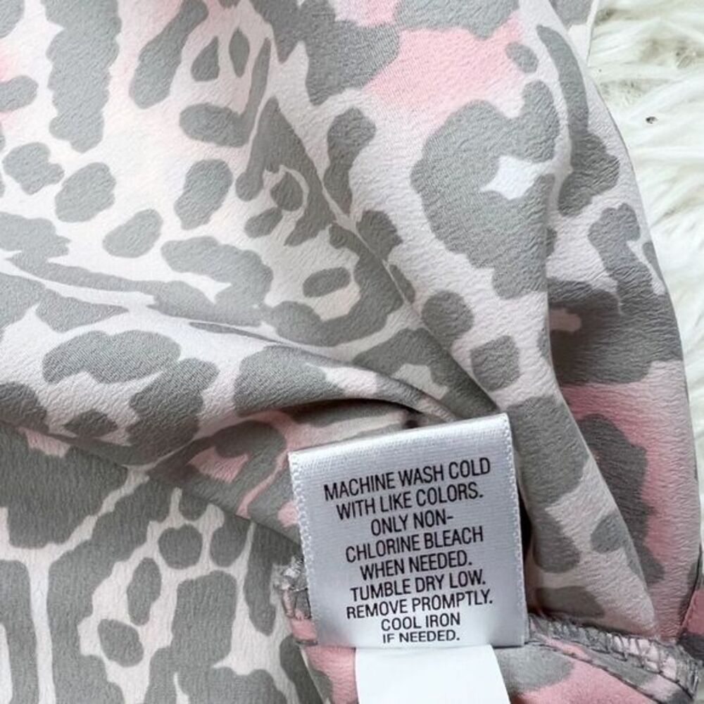 Apt. 9 Grey Pink Leopard Cap Sleeve Blouse Top Size XS - Picture 7 of 7
